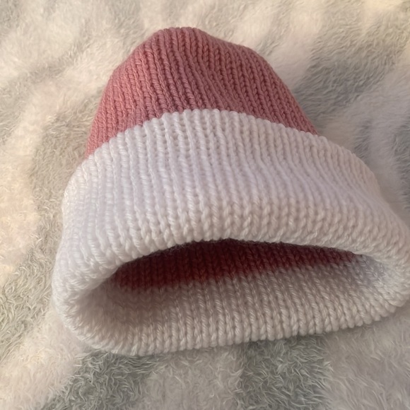 handmade knit beanie - Picture 3 of 3